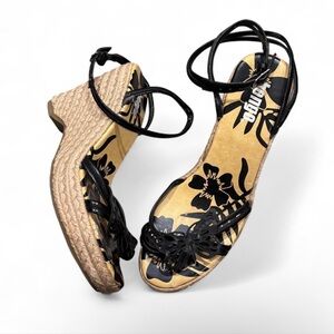 BONGO Black and Tan Floral Wedges